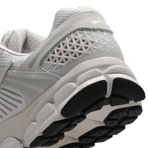 Nike Zoom Vomero 5  Men 