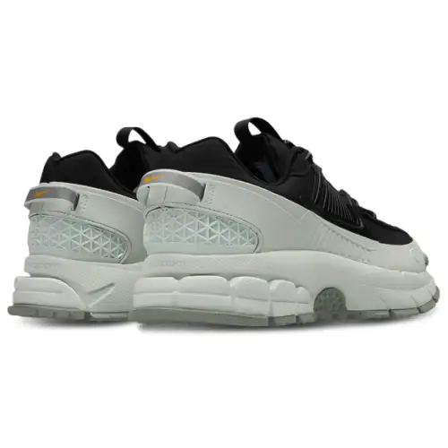 Nike Zoom Vomero Roam  Men 