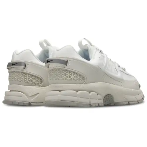 Nike Zoom Vomero Roam  Men 