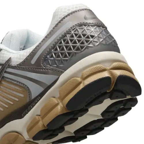 Nike Zoom Vomero 5  Men 