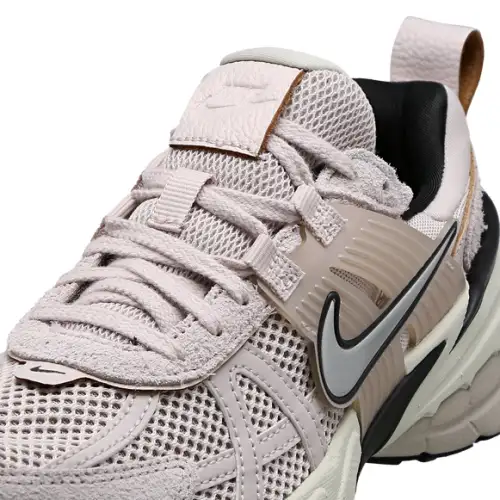Nike V2k Run  Women 