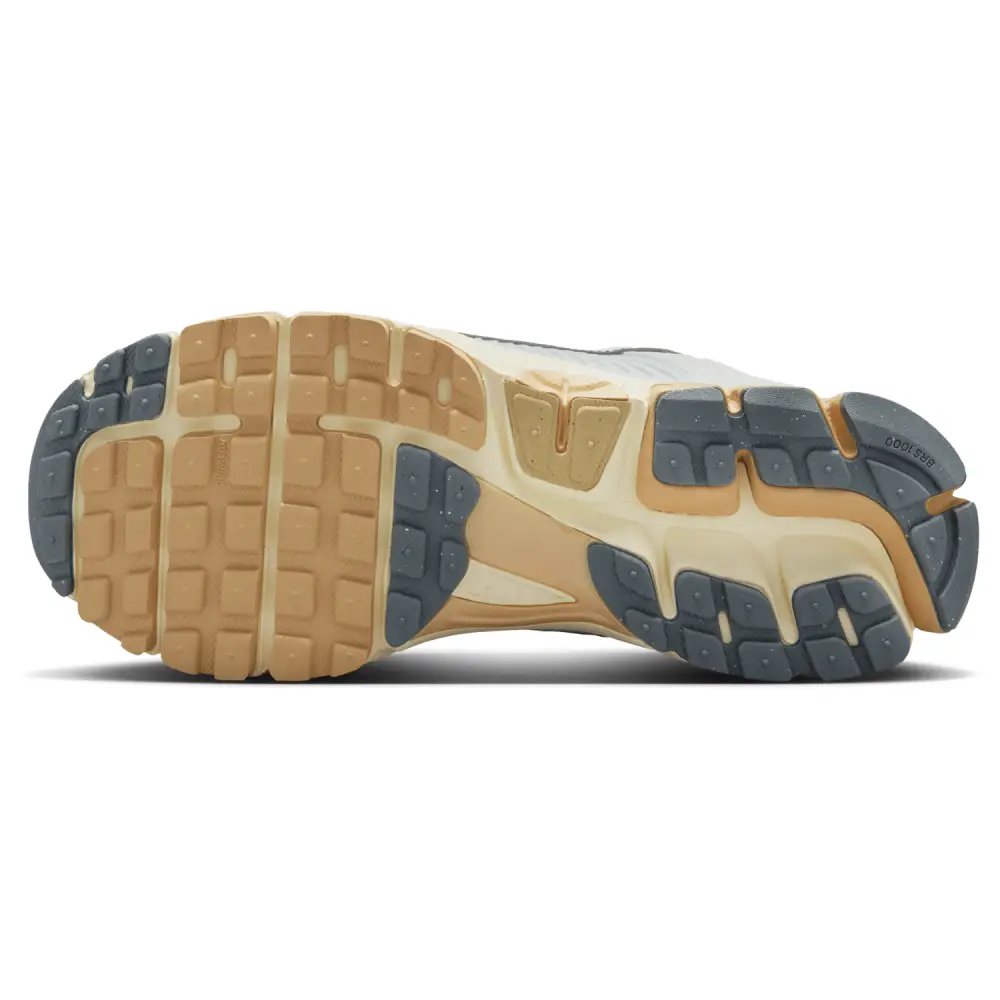 Nike Zoom Vomero 5  Women 