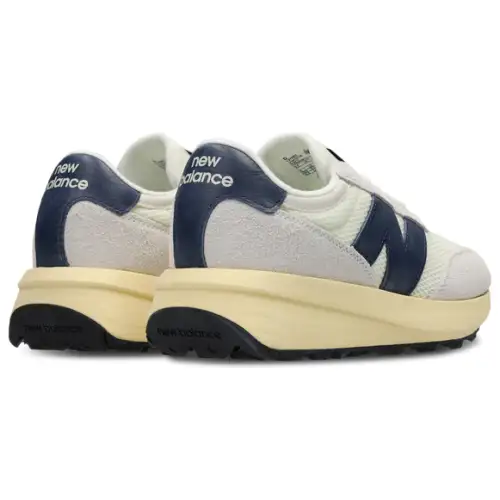 New Balance 370  Women 