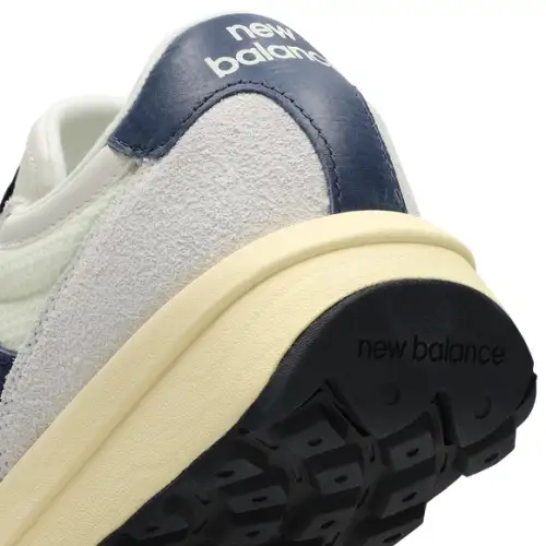 New Balance 370  Women 