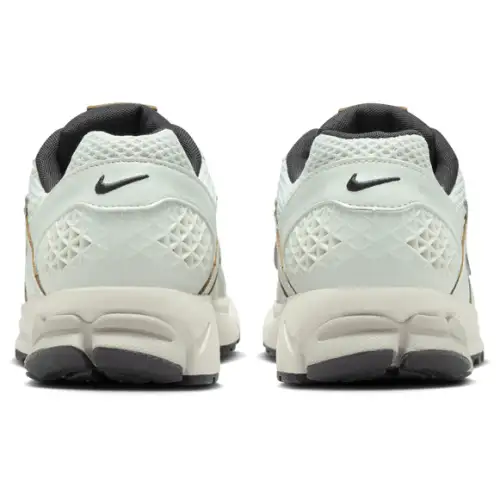 Nike Zoom Vomero 5  Women 